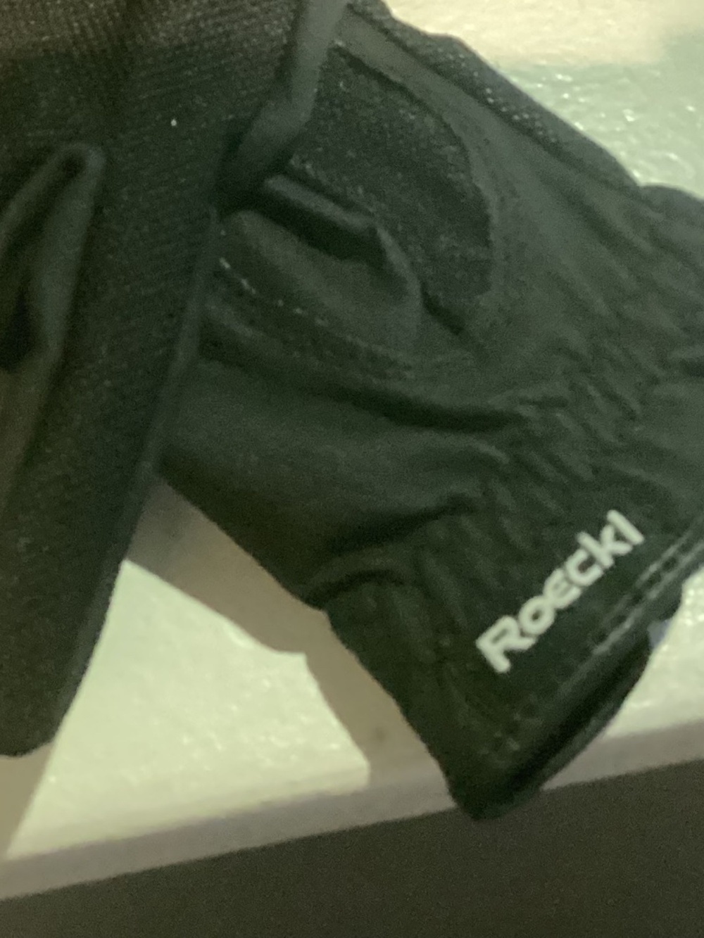 ROECKL BLACK GLOVES. UNISEX